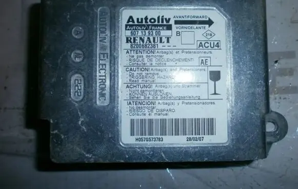 Renault Megane II Airbag control unit/module 8200682381 607139300