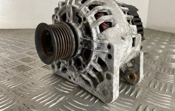 Seat Ibiza IV (6J,6P) Generator/alternator 037903025T 310001936 2542282F