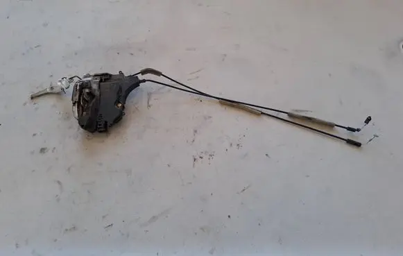 Mitsubishi Grandis Front door lock