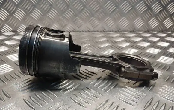 Opel Astra H Piston with connecting rod 