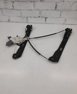 BMW 1 E81 E87 Front door window regulator with motor 7067796S 7138466E