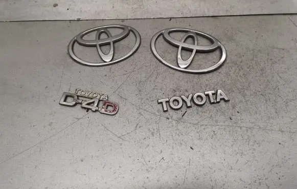 Toyota Yaris Manufacturers badge/model letters 