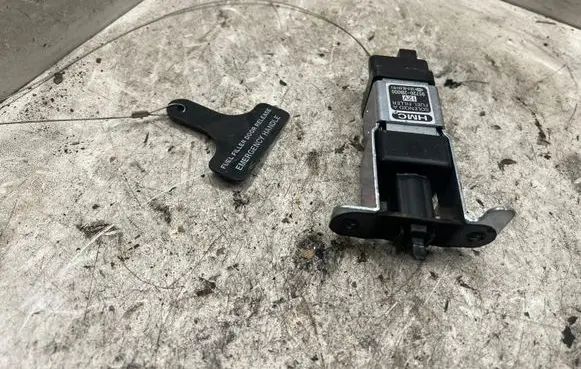 Hyundai Sonata Fuel tank cap lock 957202B000