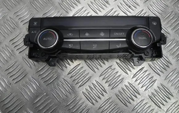 Nissan Qashqai Climate control unit 275004EA0A Y833