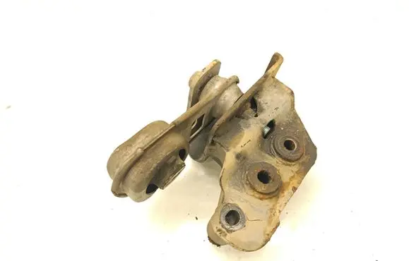 Nissan Qashqai Engine mount bracket