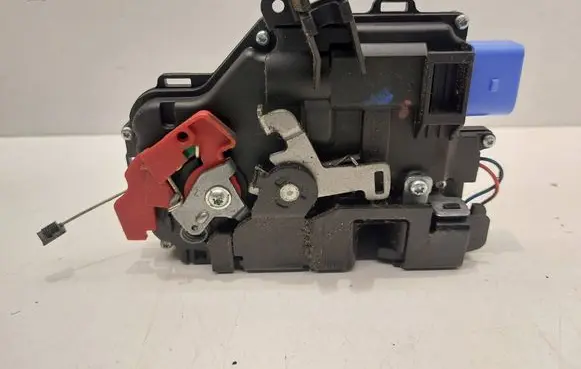 Volkswagen Golf V Front door lock 3D1837015AB