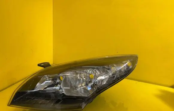 Renault Megane III Headlight/headlamp 260101010R