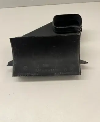 Volkswagen Golf VI Air filter cleaner box bracket assembly 046903609