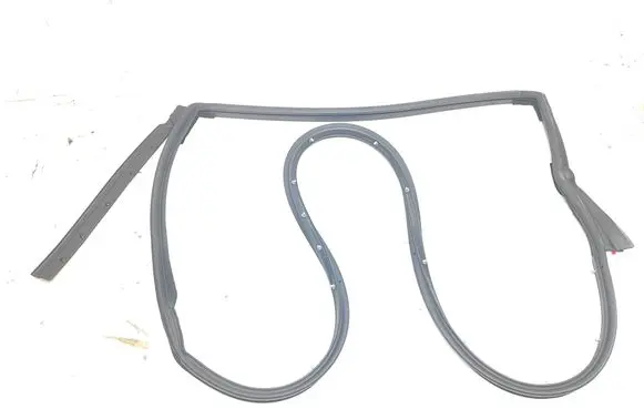 Nissan Leaf II (ZE1) Rubber seal rear door 828305SL0A