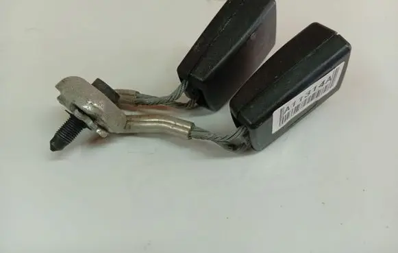 Volkswagen PASSAT B6 Middle seatbelt buckle (rear) 3C0857739B