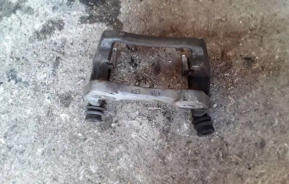 Land Rover Range Rover Sport L320 Brake caliper pad carrier rear 3816