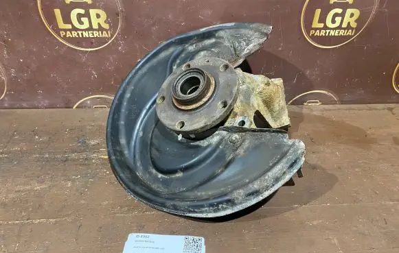 Rear wheel hub spindle/knuckle