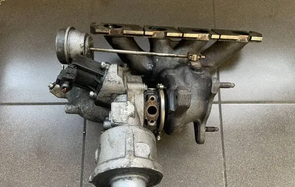 Audi A5 8T 8F Turbo 06H145701K