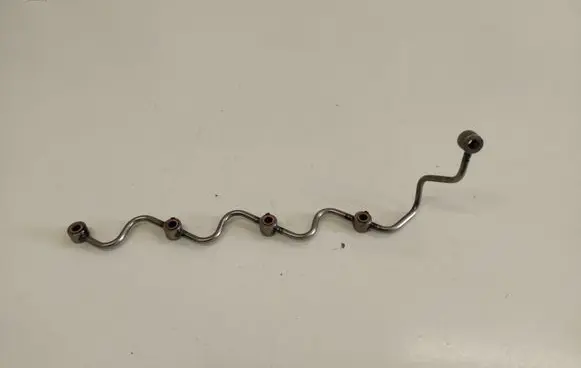 Toyota Corolla Verso AR10 Fuel injector supply line/pipe 