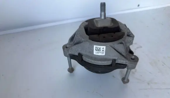 Engine mount bracket