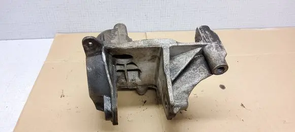 Volkswagen Transporter - Caravelle T5 Engine mounting bracket 070199343A