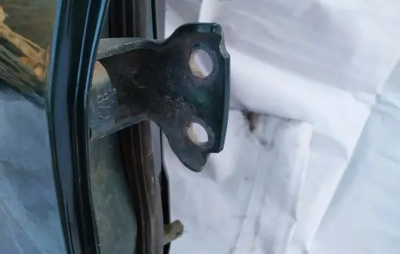 Mitsubishi Space Star Rear door lower hinge