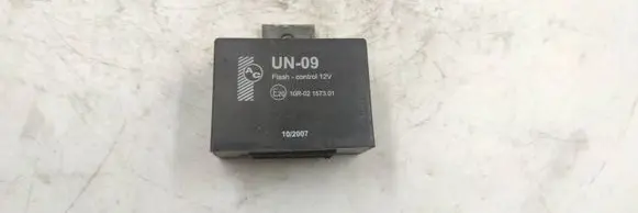 Volkswagen Caddy Tow bar relay 10R02157301 102007 UN09