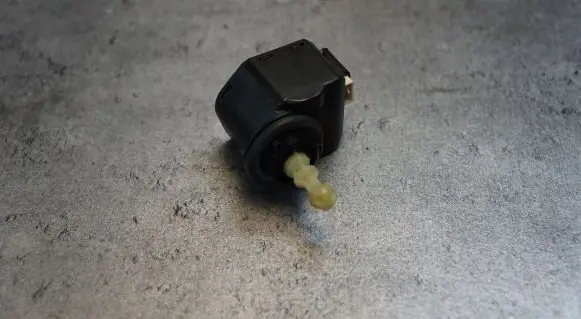 Skoda Superb B6 (3T) Headlight level adjustment motor 010553-01
