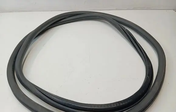 Peugeot 5008 II Front door rubber seal 9811537480