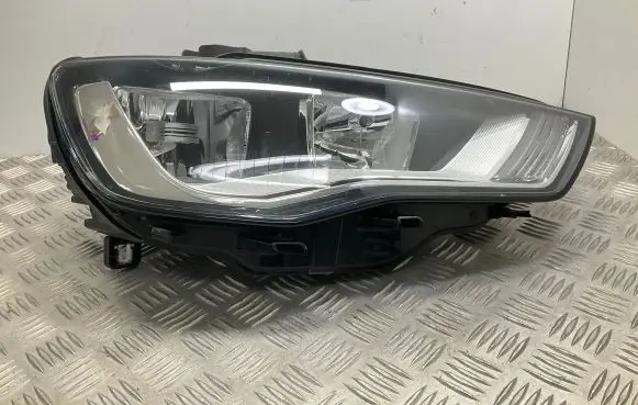 Audi A3 S3 8V Headlight/headlamp 8V0941004A