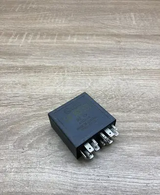 Volkswagen Bora Window wiper relay 1J0955531 192