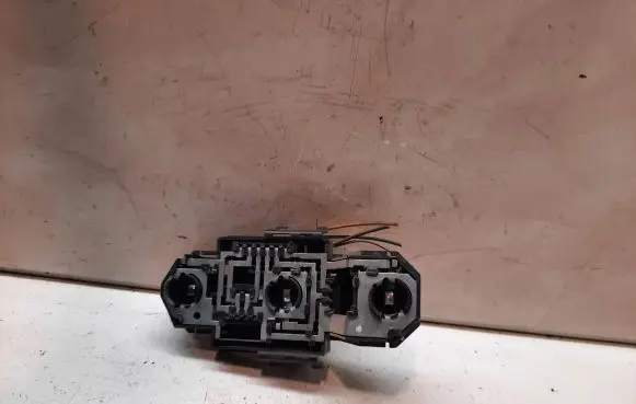 Volkswagen PASSAT B4 Tail light bulb cover holder 3A9945257