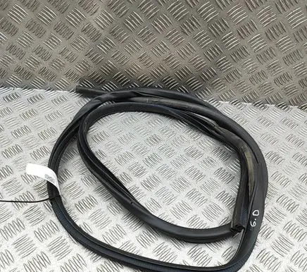 Nissan Leaf II (ZE1) Rubber seal rear door 828305SL0A