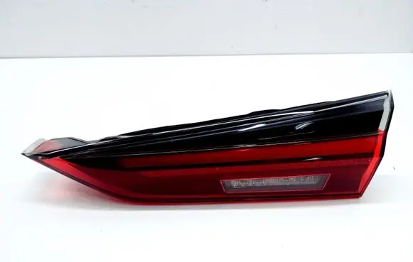 Tailgate rear/tail lights
