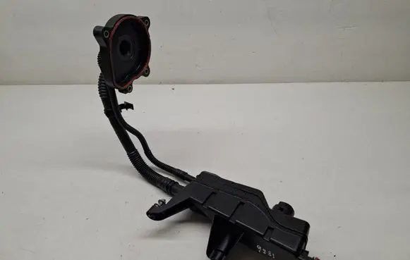 Mercedes-Benz SL AMG R231 Oil breather separator 2760107111 A2760107111