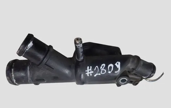 Volkswagen PASSAT B6 Engine coolant pipe/hose 03L121132Q