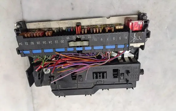 BMW 3 E46 Fuse module 8387153 29425271 8364540