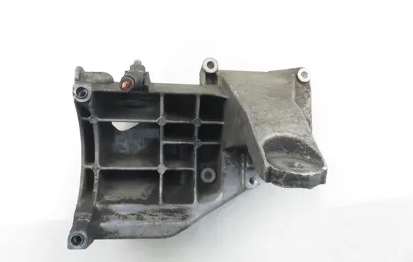 Engine mounting bracket