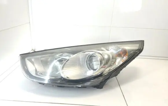 Hyundai ix35 Headlight/headlamp 921012Y