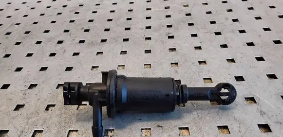 Opel Vivaro Clutch master cylinder 8200506490 93857433