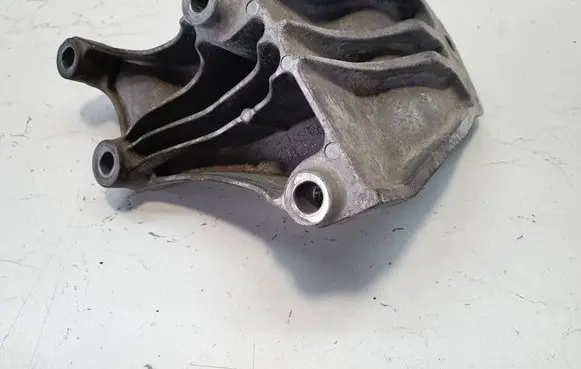 Ford Mustang VI Engine mounting bracket X05302A