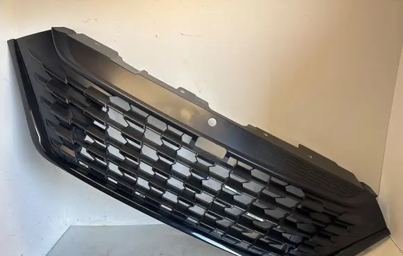 Iveco Daily 6th gen Front grill 5802317675 5802317672