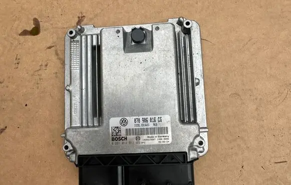 Volkswagen Transporter - Caravelle T5 Engine control unit/module 070906016CG 0281012911