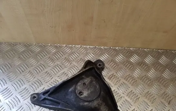 BMW 5 E39 Engine mounting bracket 1096080