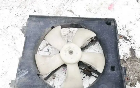 Honda FR-V Radiator cooling fan shroud t5803