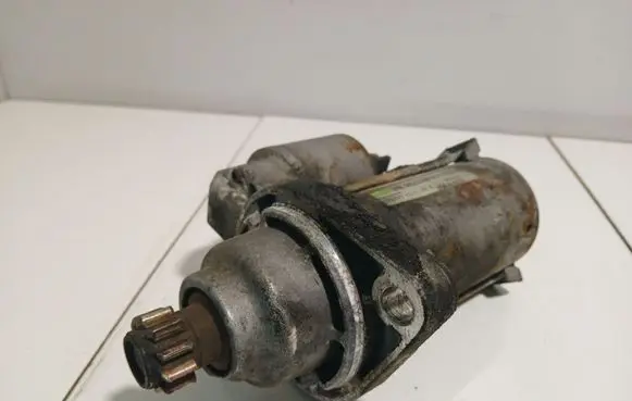 Volkswagen Golf V Starter motor 02M911023M