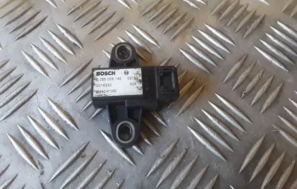 KIA Sorento Airbag deployment crash/impact sensor 0265005142 95640M1200