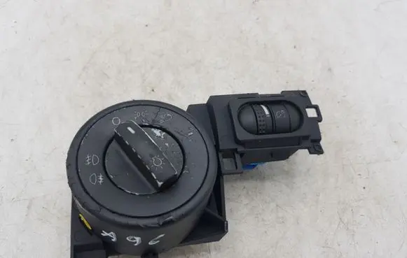 Volkswagen Touareg I Light switch 7L6858903T