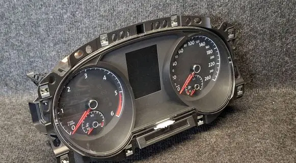 Volkswagen Golf VII Speedometer (instrument cluster) 5G1920741
