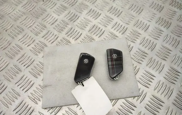 Volkswagen Golf VIII Ignition key/card 
