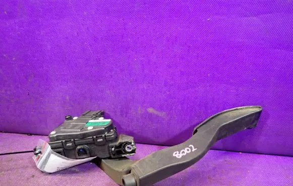 Audi A4 S4 B6 8E 8H Accelerator throttle pedal 8E1721523A