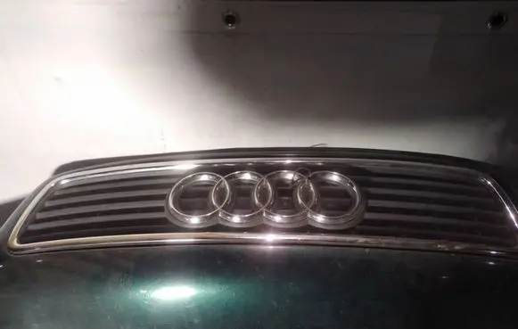 Audi A4 S4 B5 8D Front grill