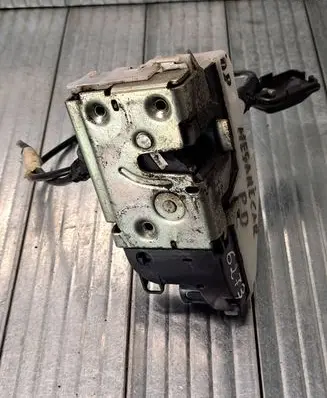 Renault Megane II Front door lock