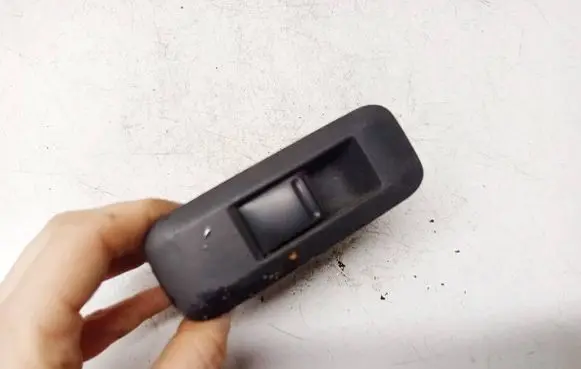 Nissan Primera Electric window control switch 25411AV600