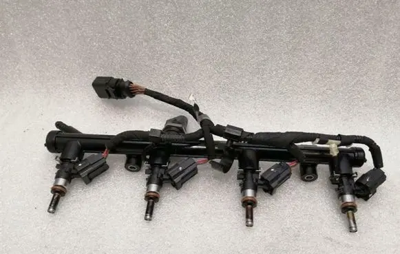 Audi S1 Fuel main line pipe 06L906031A 06K133681A